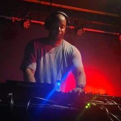 DJ Dove Combinaciones July 2024 Chart